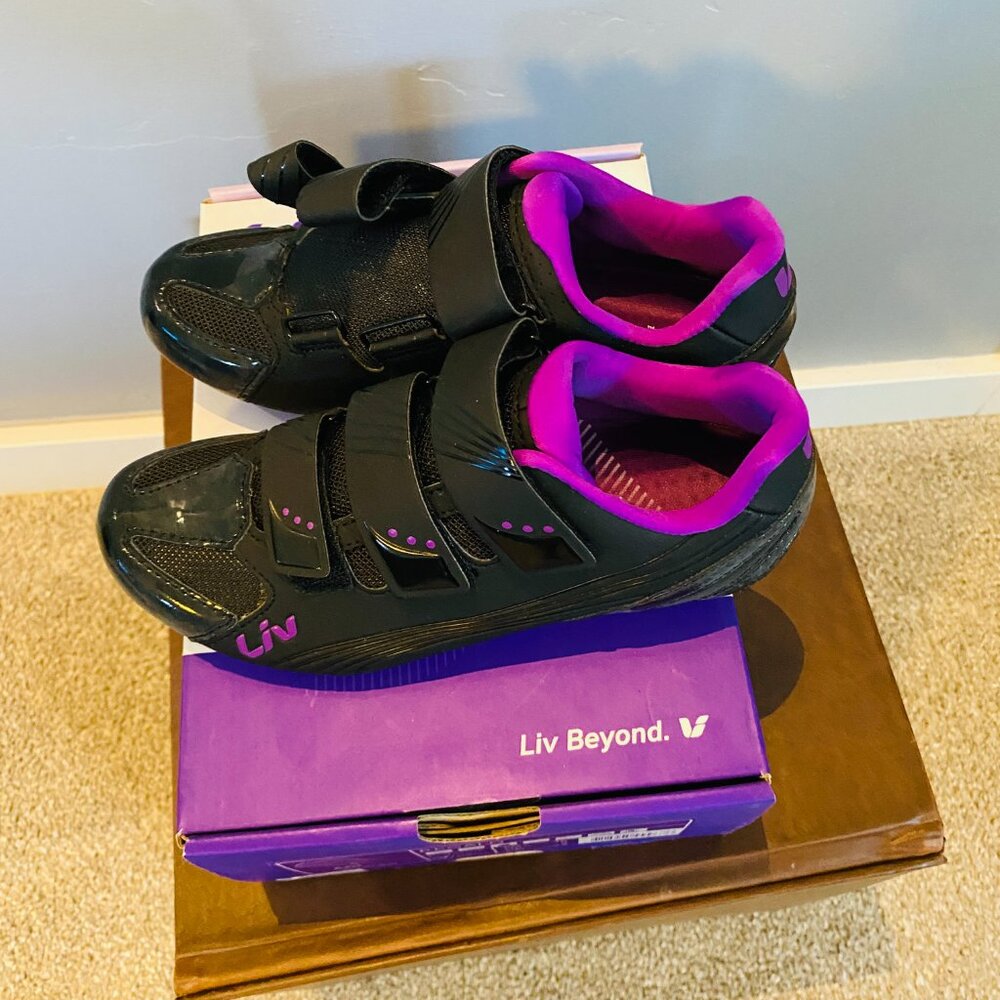 Liv Beyond Regalo Women's Clipless Biking Shoes, US 6 Eu 36, Black w/Purple Trim